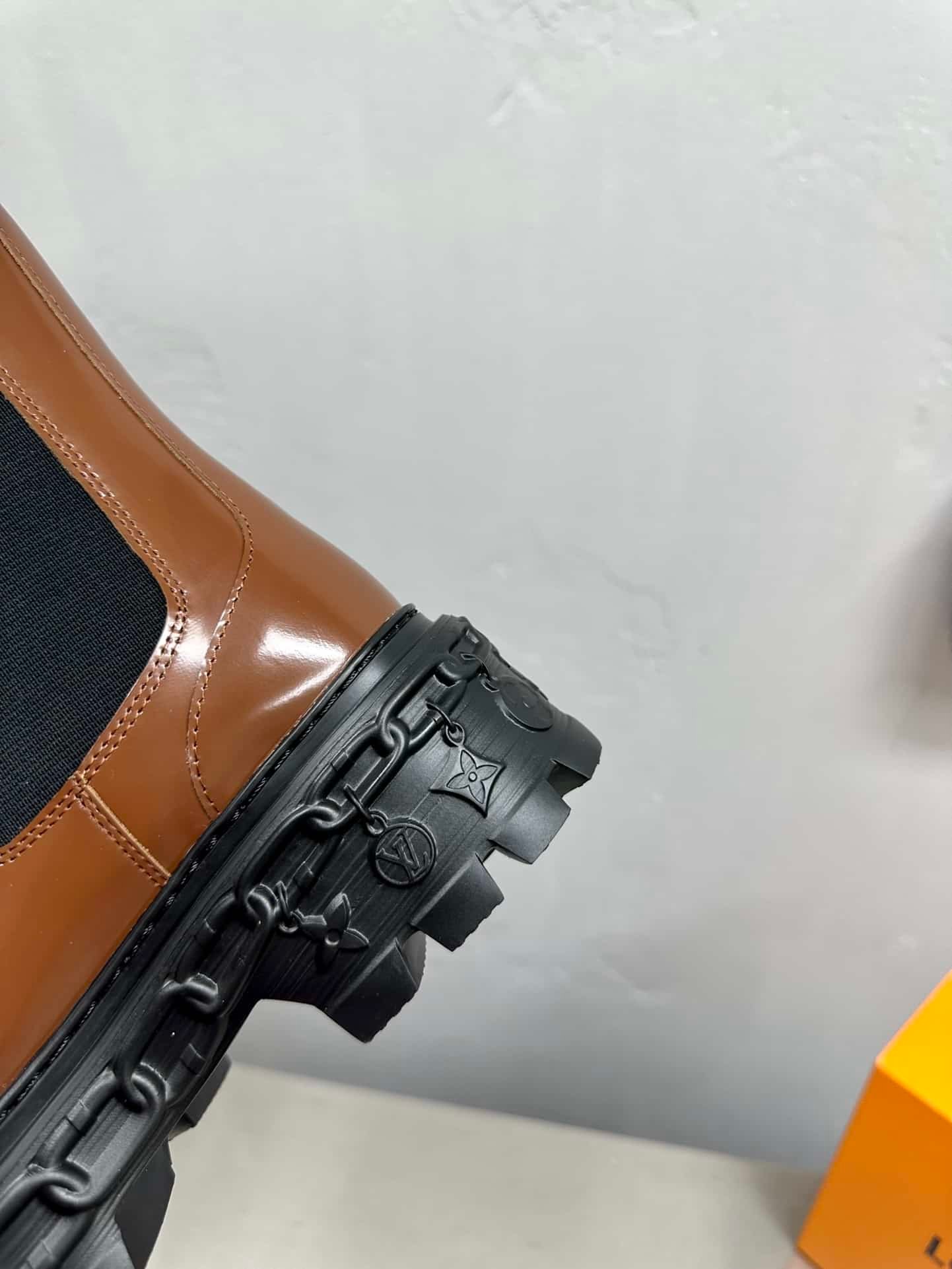 L0vis Vvtt0n Lv Record Chelsea Boot Brown