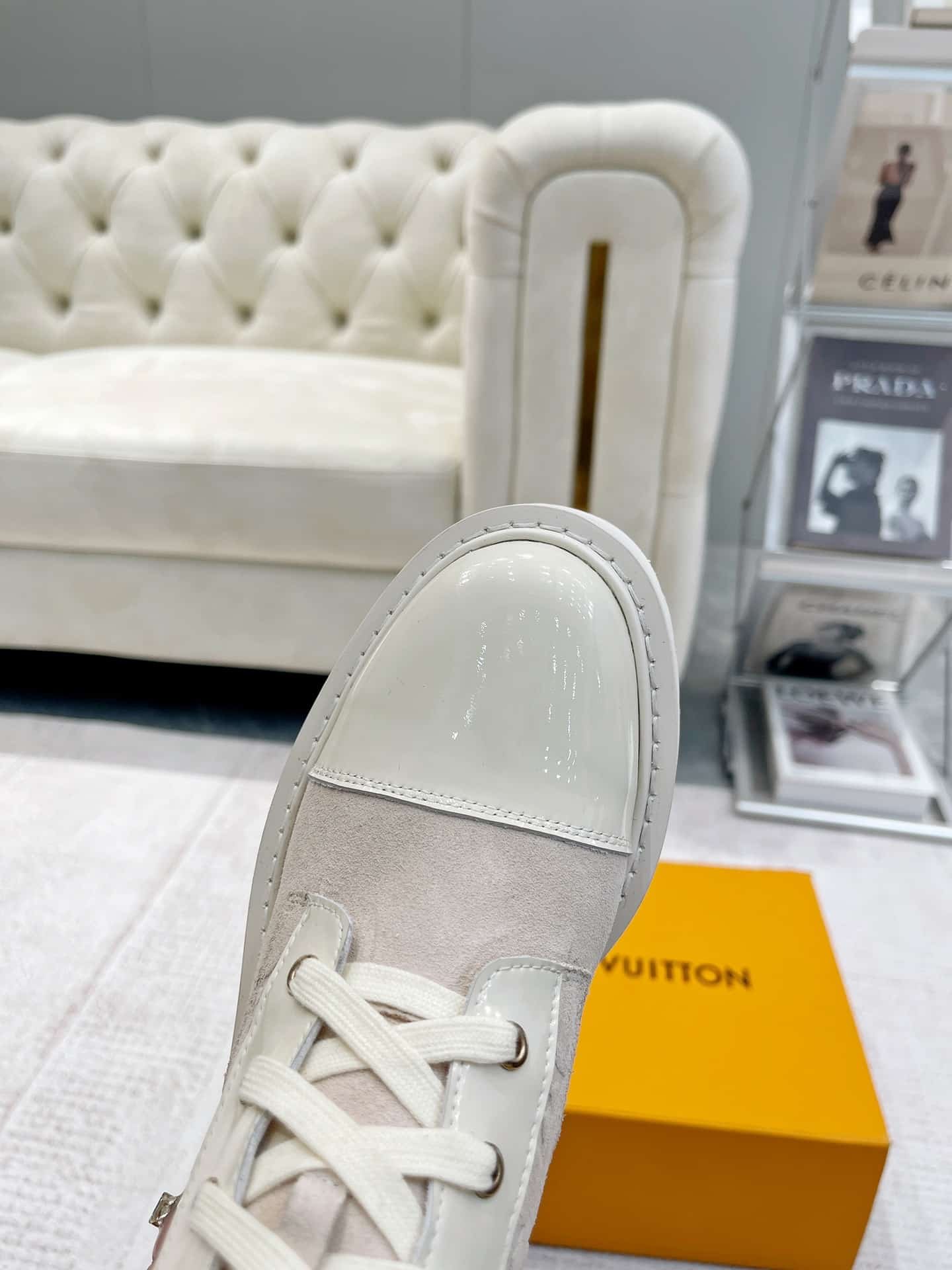 L0vis Vvtt0n Territory Flat Ranger White