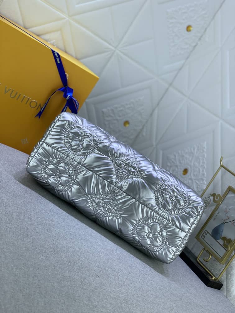 L0vis Vvtt0n Onthego Pillow Handbag Silver 34Cm