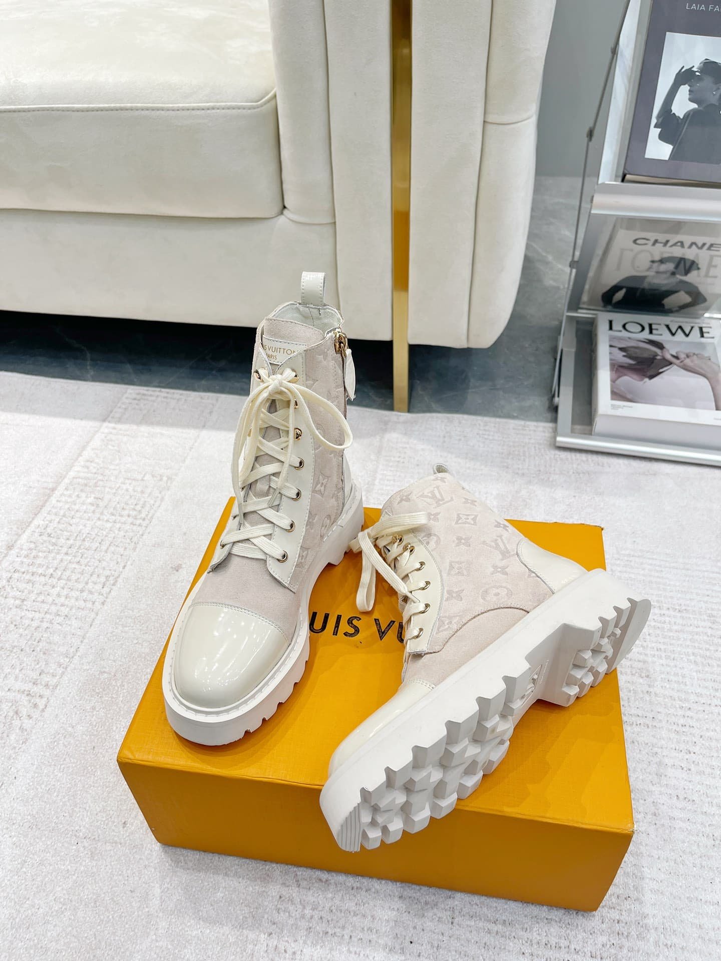 L0vis Vvtt0n Territory Flat Ranger White