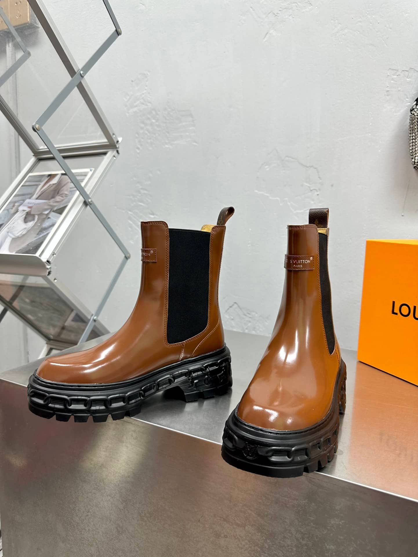 L0vis Vvtt0n Lv Record Chelsea Boot Brown