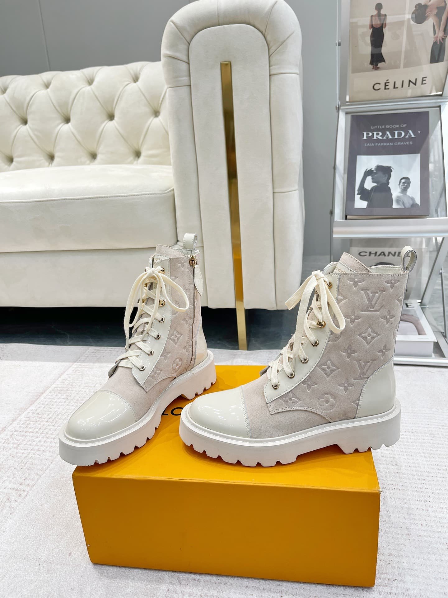 L0vis Vvtt0n Territory Flat Ranger White