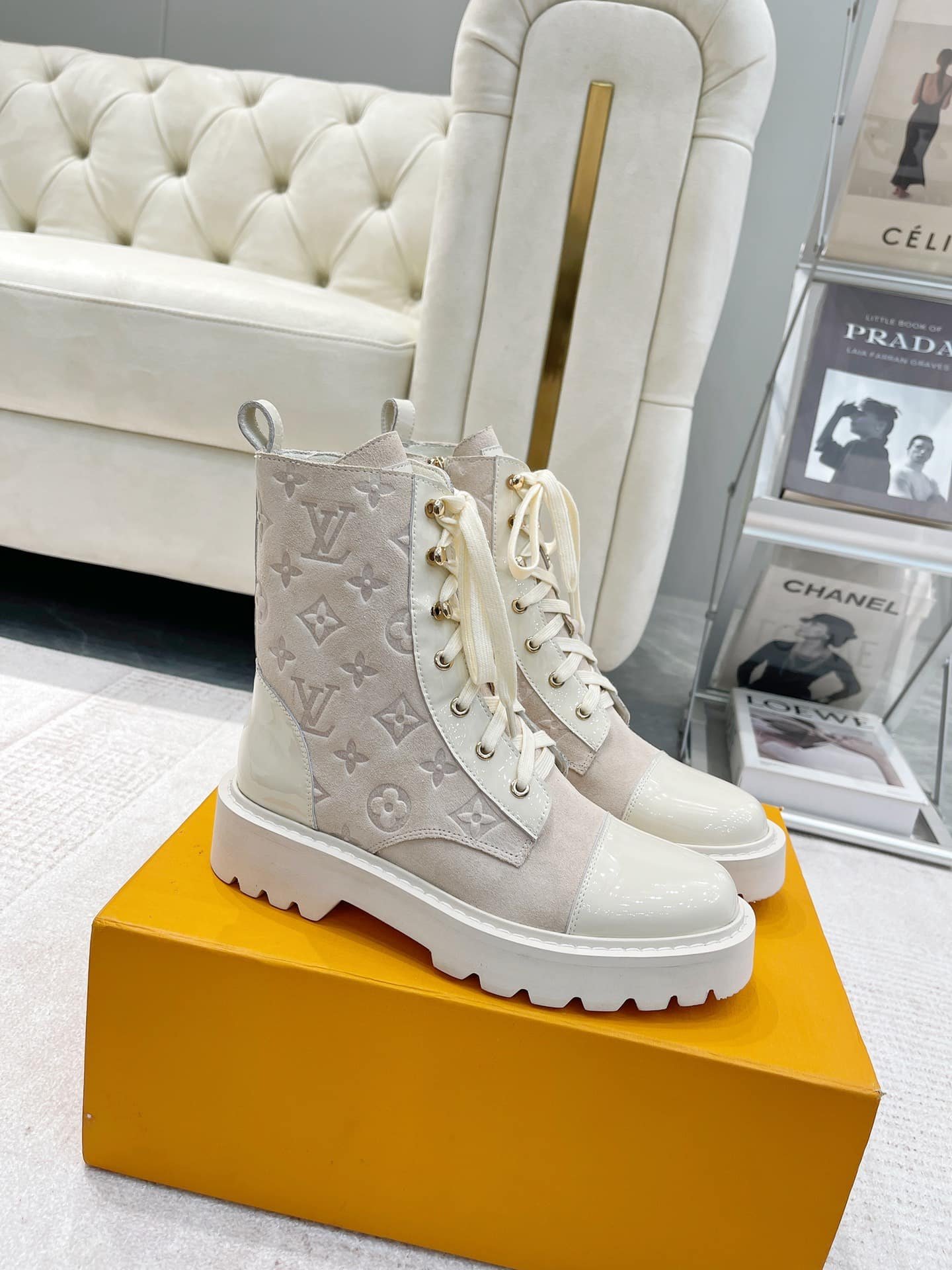 L0vis Vvtt0n Territory Flat Ranger White