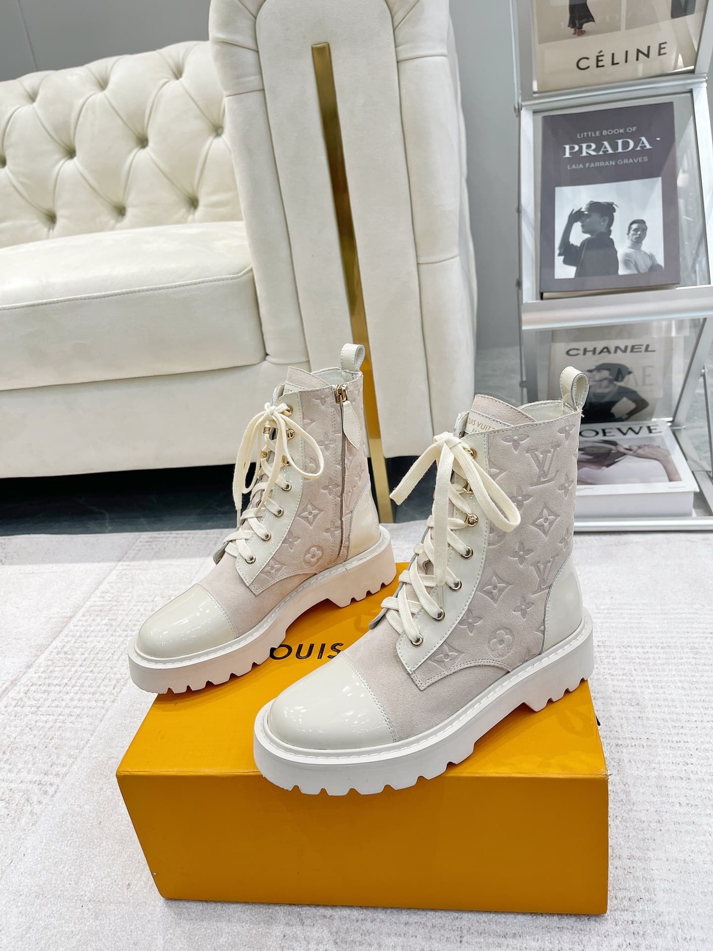 L0vis Vvtt0n Territory Flat Ranger White
