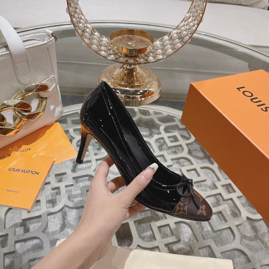 L0vis Vvtt0n Blossom Pump Black