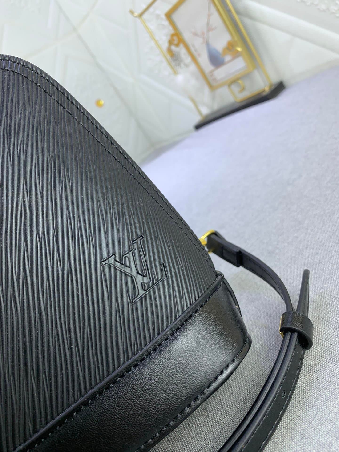 L0vis Vvtt0n Alma Backpack Epi Leather Black 20Cm M25103