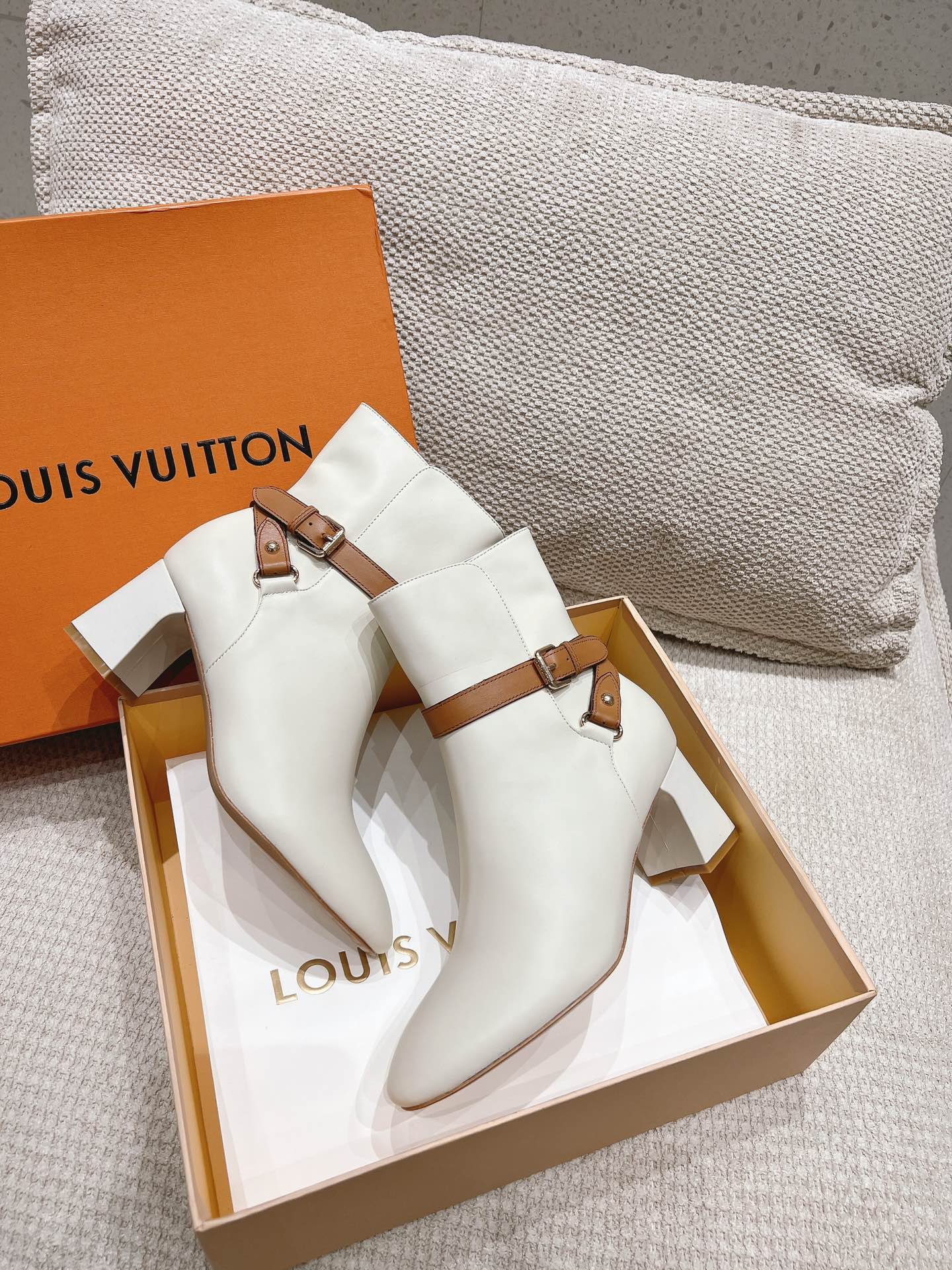 L0vis Vvtt0n Parisienne Ankle Boot White