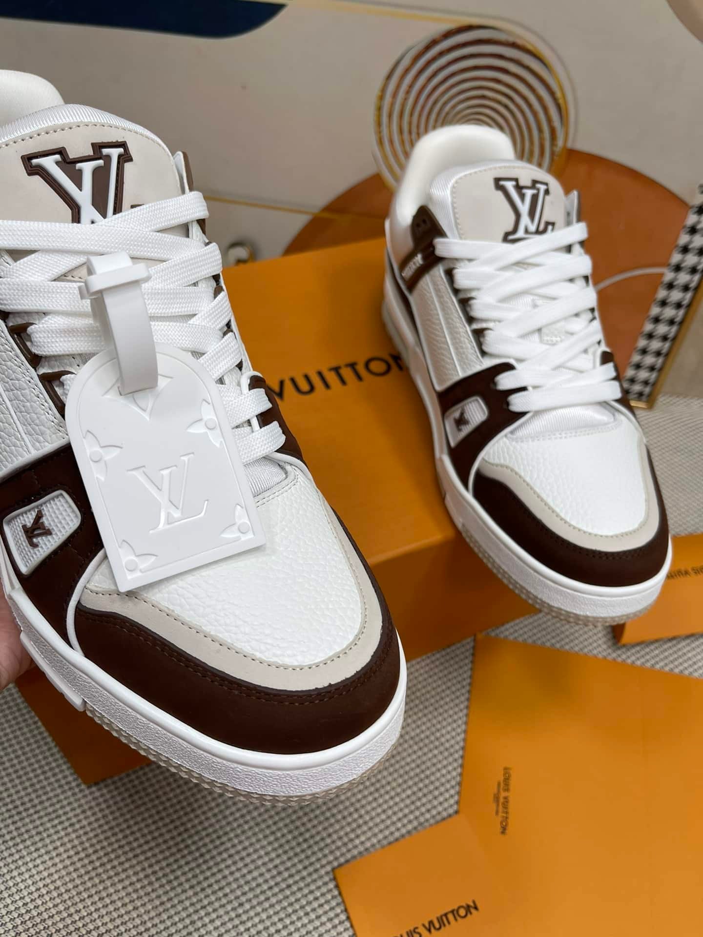 L0vis Vvtt0n Lv Trainer Sneaker Brown 1Ablvb