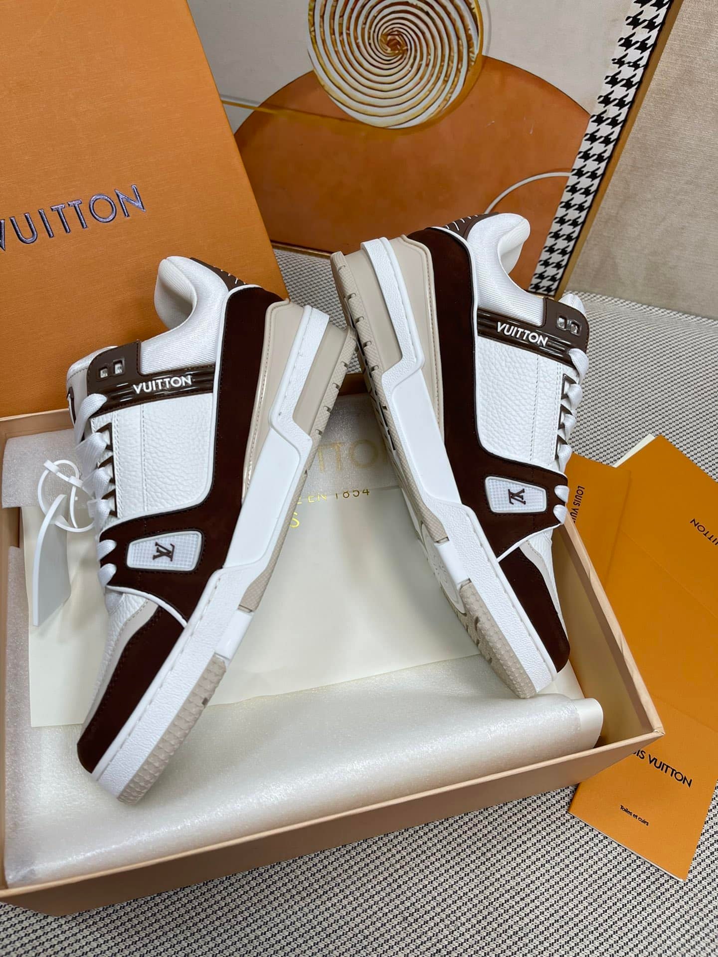 L0vis Vvtt0n Lv Trainer Sneaker Brown 1Ablvb