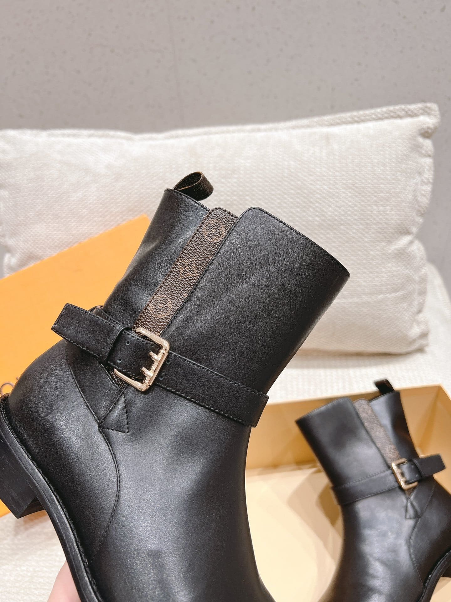 L0vis Vvtt0n Bootsy Ankle Boot Black 1Abub4