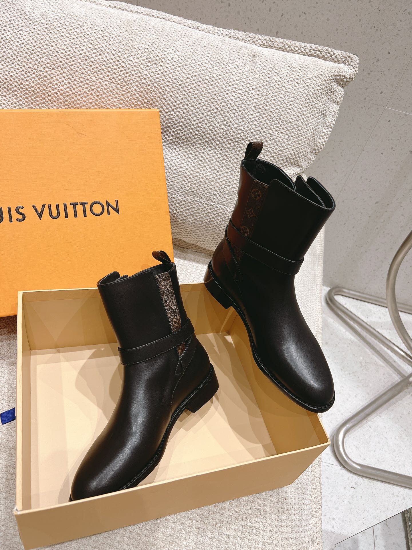 L0vis Vvtt0n Bootsy Ankle Boot Black 1Abub4