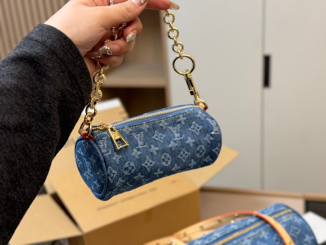 L0vis Vvtt0n Hills Pochette Denim Blue 27Cm M82949