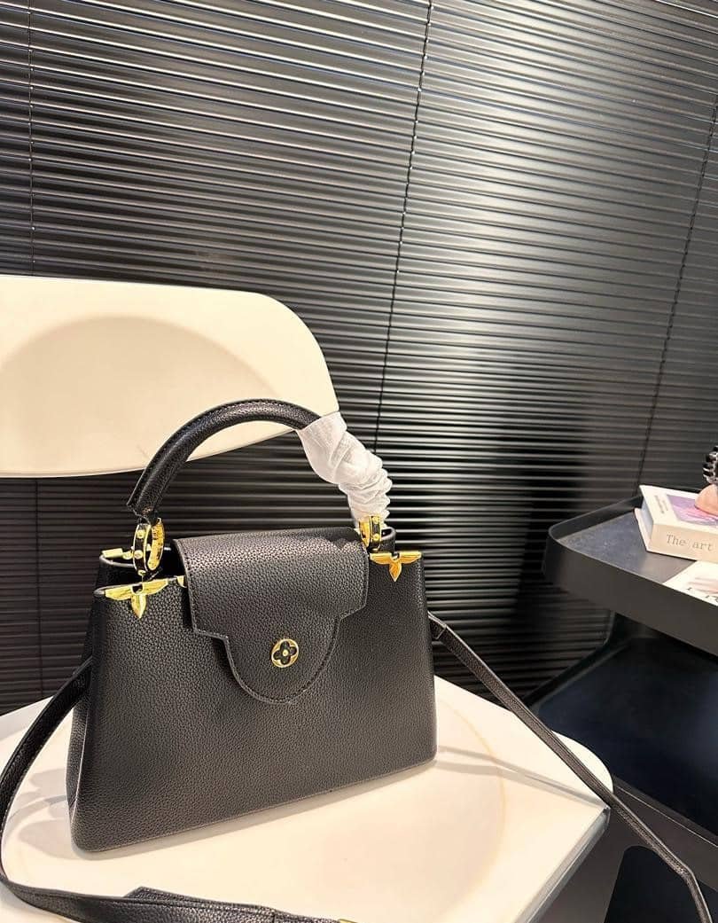 L0vis Vvtt0n Capucines Mm Bag Black 27Cm M54663