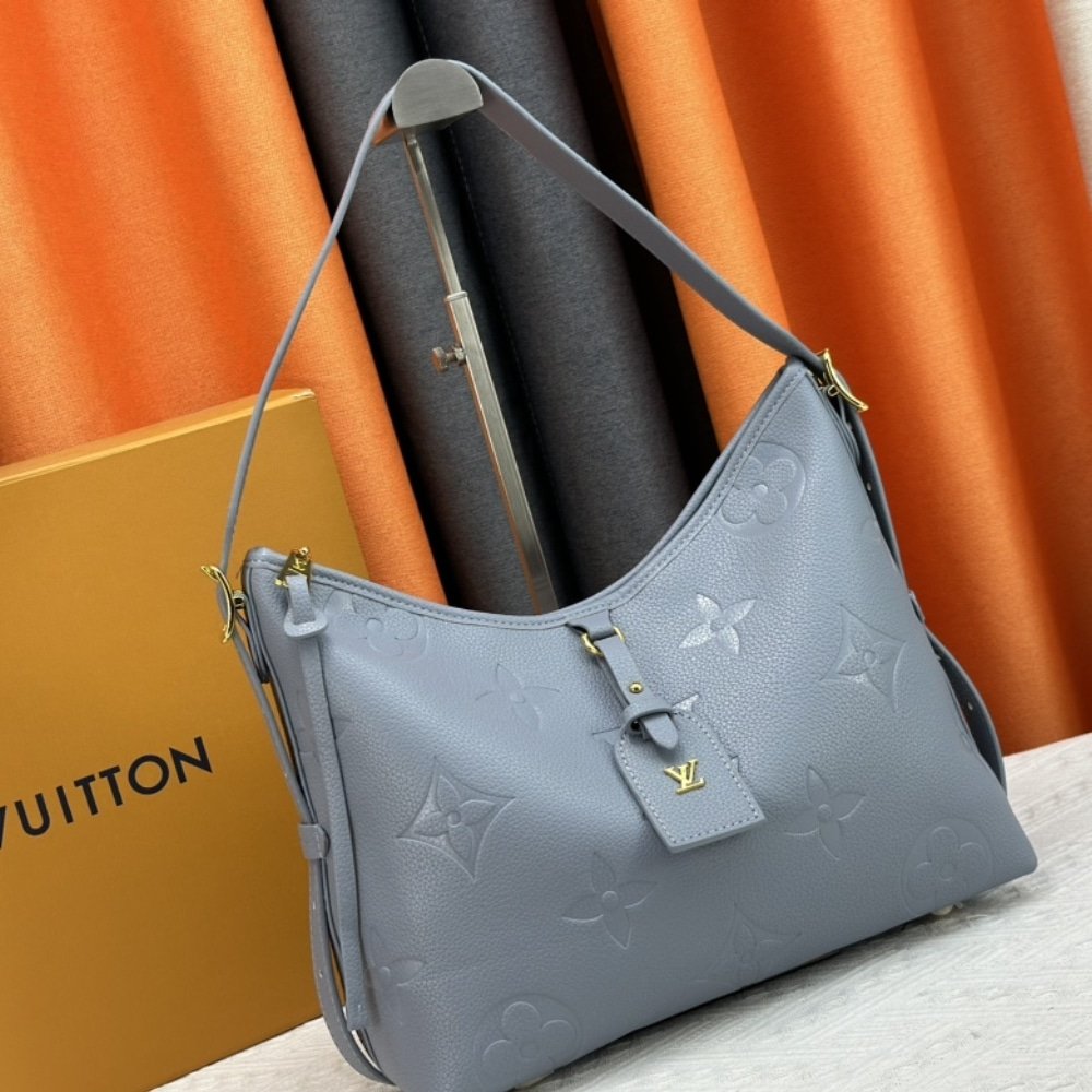 L0vis Vvtt0n Carryall PM Pale Blue 29Cm