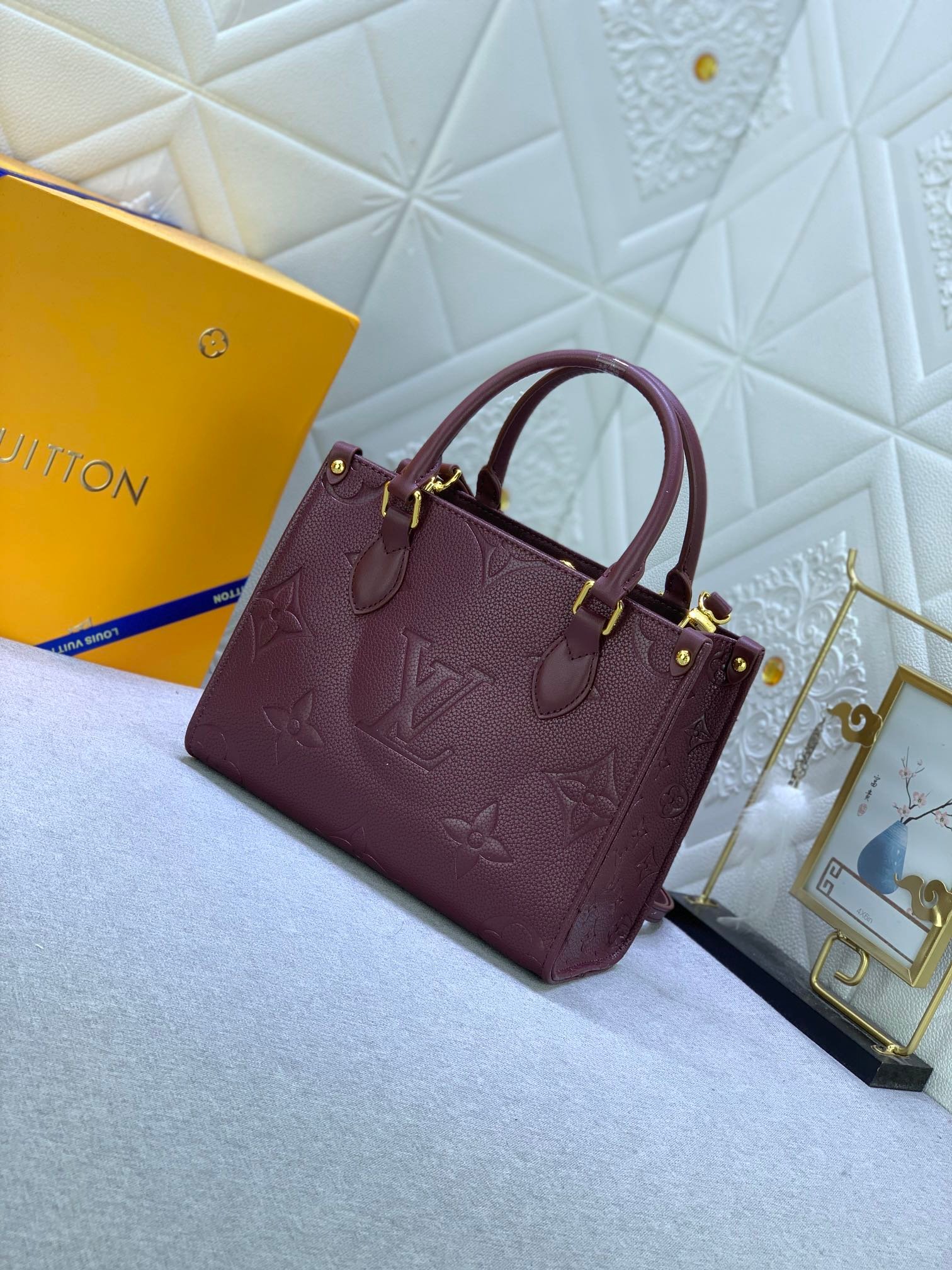 L0vis Vvtt0n Onthego Mm Monogram Empreinte Wine Red 25Cm M46601
