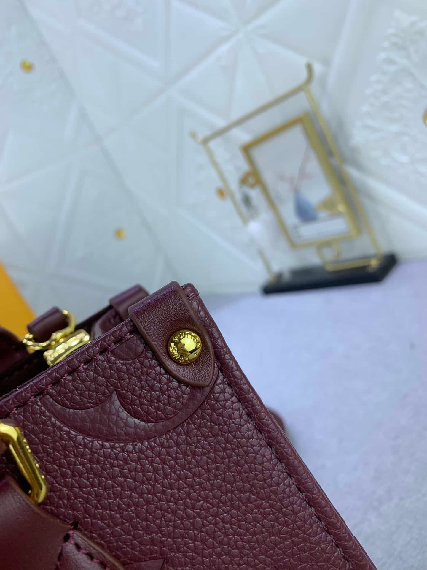 L0vis Vvtt0n Onthego Mm Monogram Empreinte Wine Red 25Cm M46601