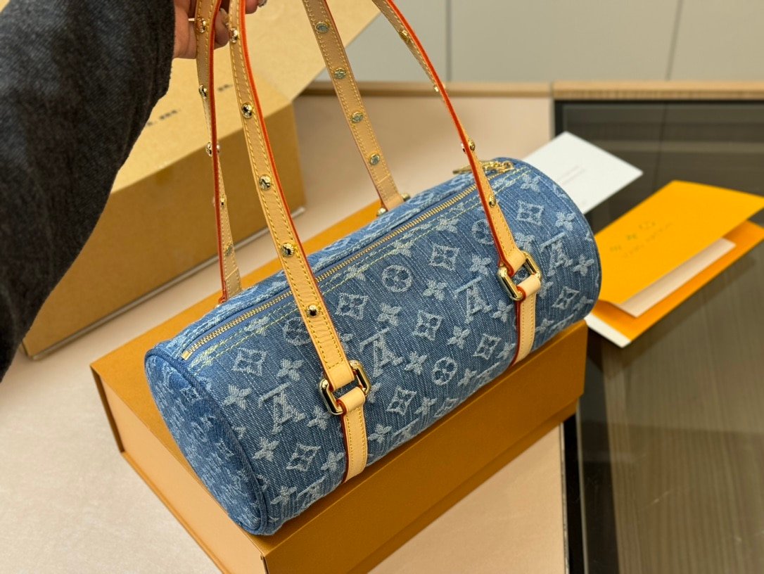 L0vis Vvtt0n Hills Pochette Denim Blue 27Cm M82949