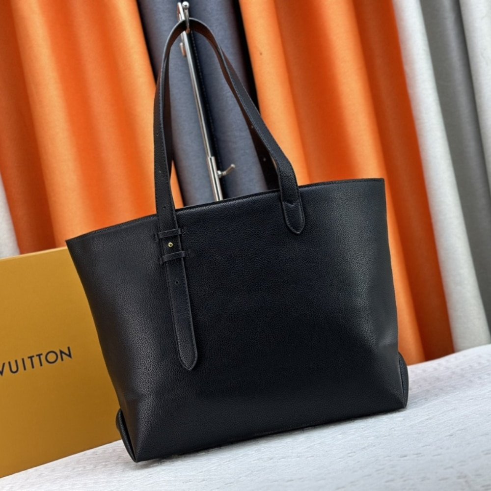 L0vis Vvtt0n Low Key Cabas MM Black 47Cm M25341