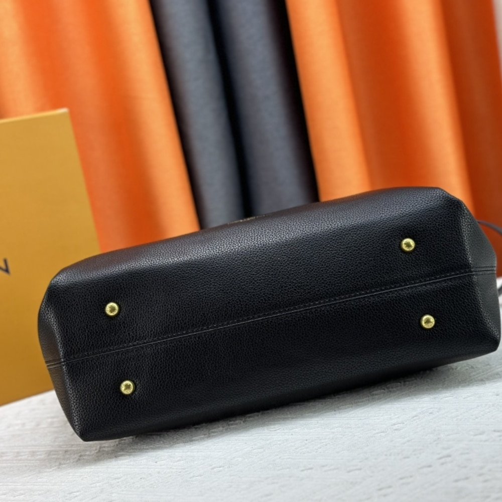 L0vis Vvtt0n Low Key Cabas MM Black 47Cm M25341