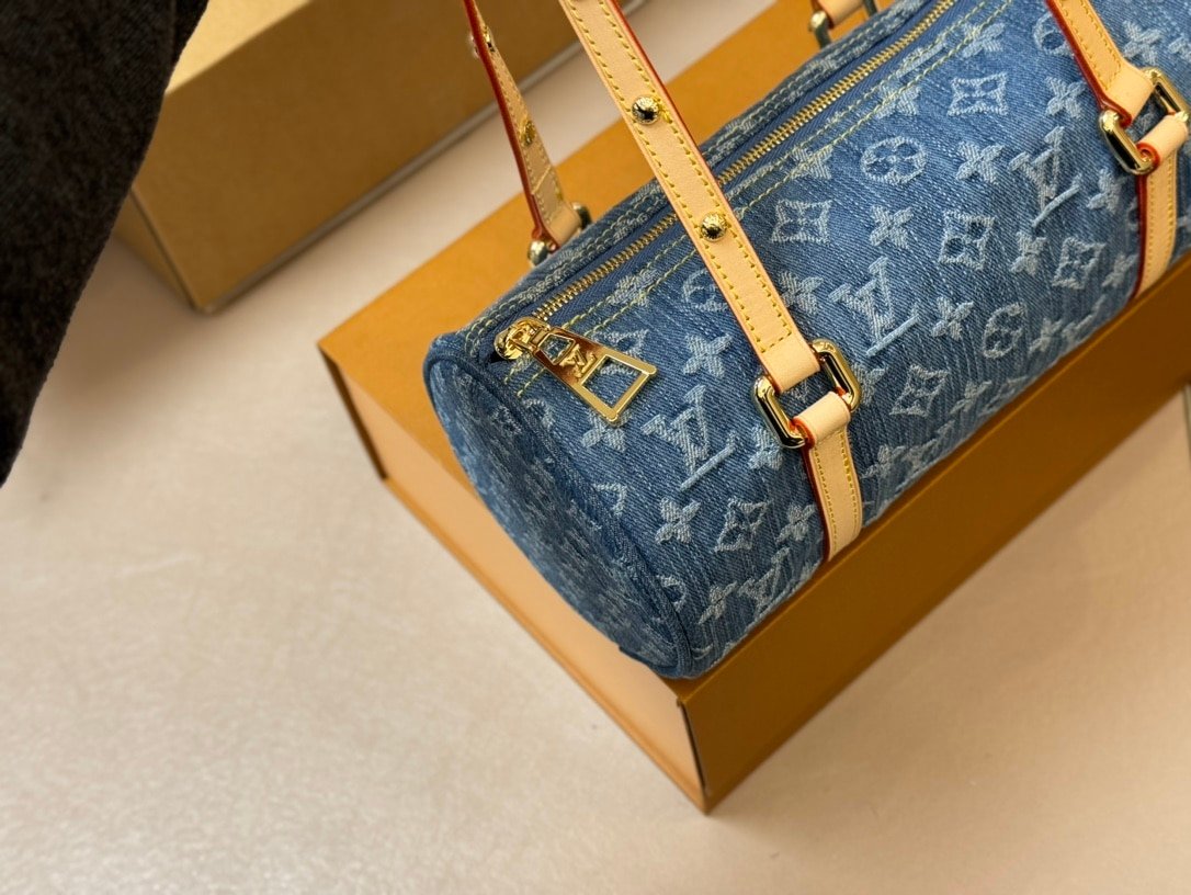 L0vis Vvtt0n Hills Pochette Denim Blue 27Cm M82949