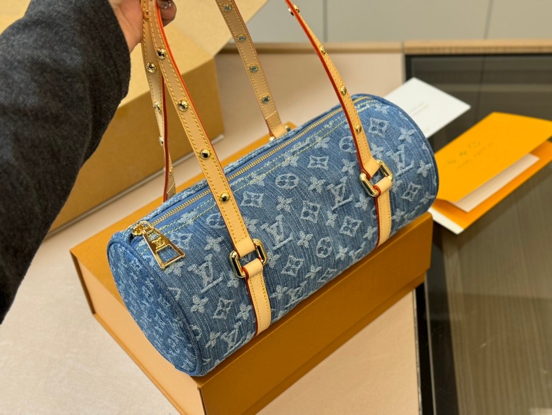 L0vis Vvtt0n Hills Pochette Denim Blue 27Cm M82949