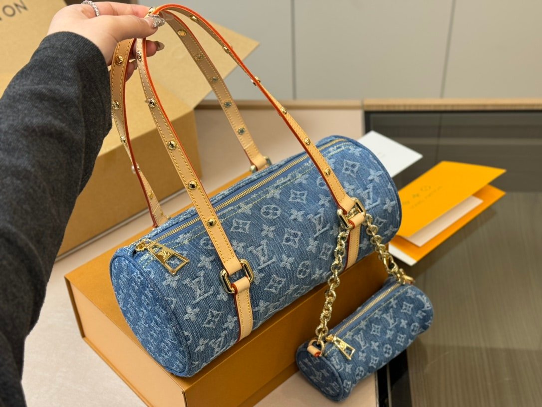 L0vis Vvtt0n Hills Pochette Denim Blue 27Cm M82949