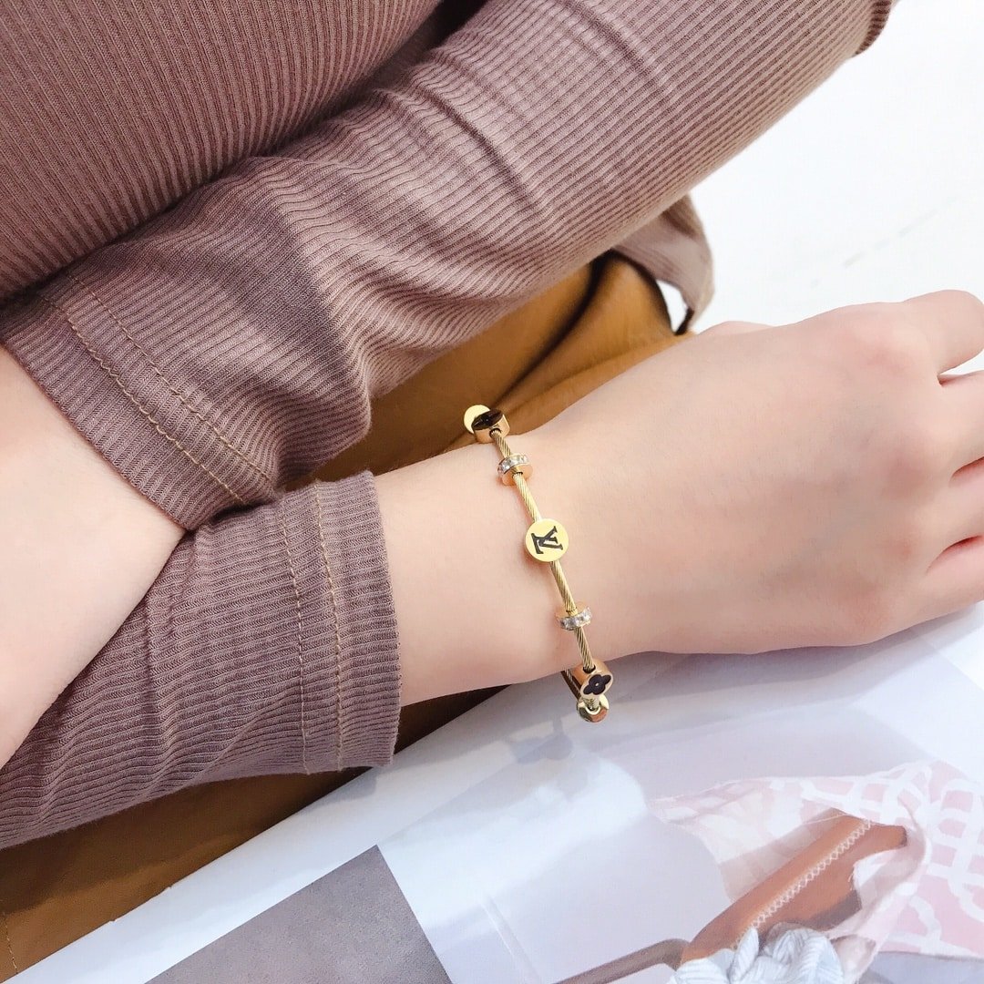 L0vis Vvtt0n Lv Monogram Bracelet Gold