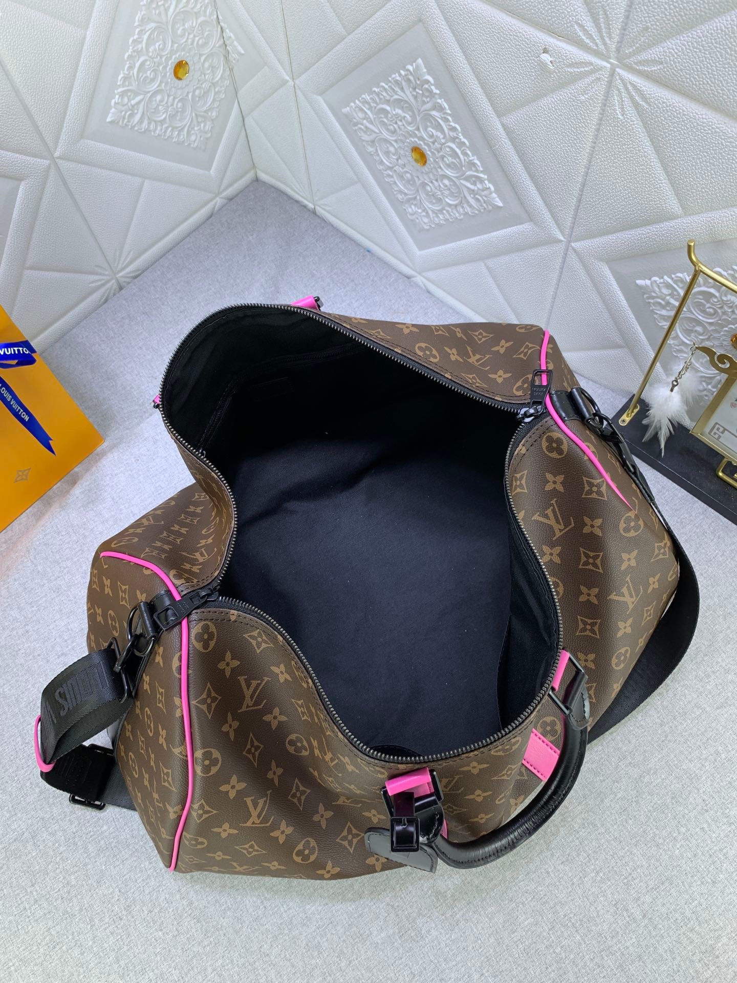 L0vis Vvtt0n Keepall Bandoulière 50 Brown And Pink Macassar Canvas