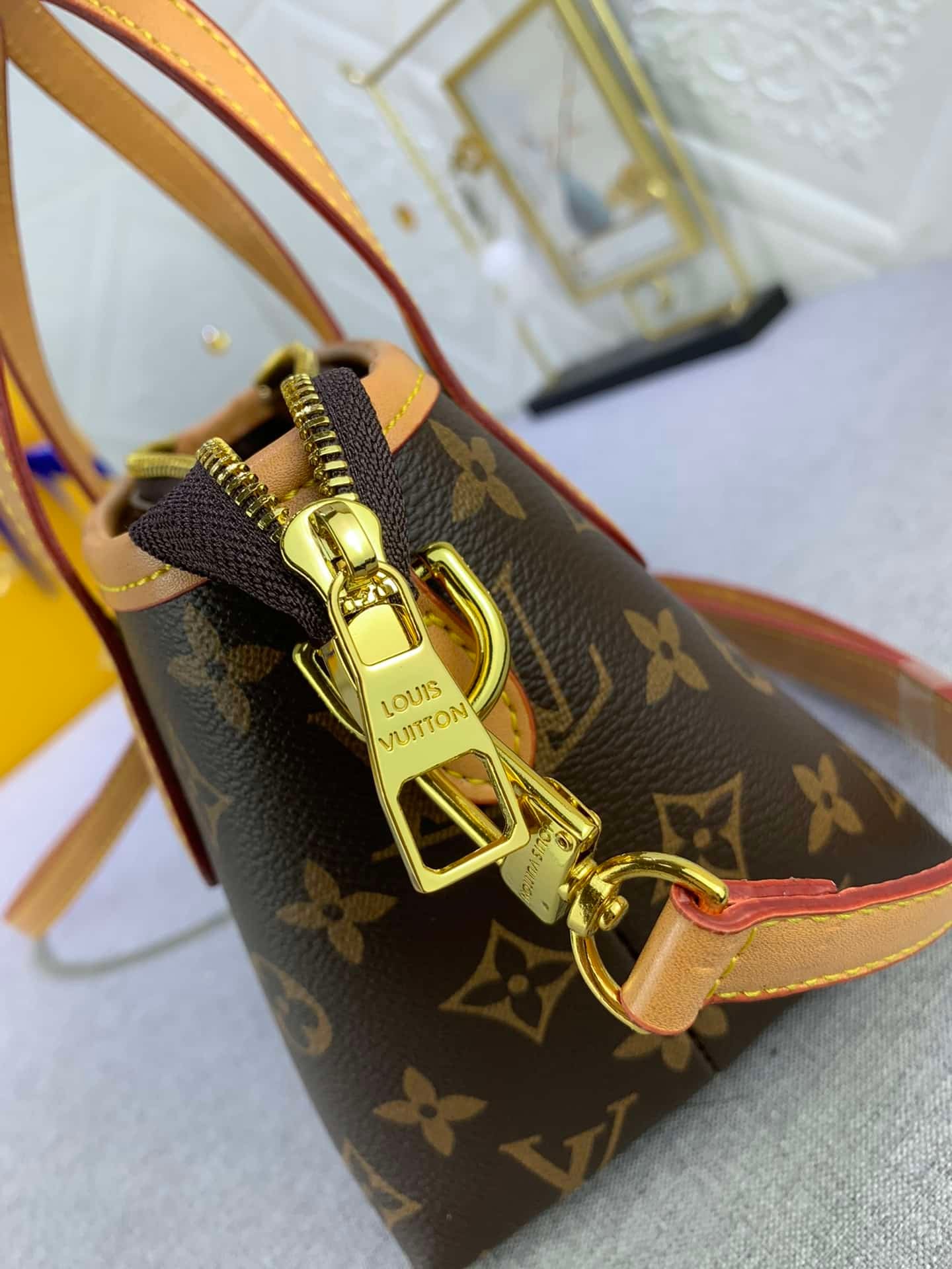 L0vis Vvtt0n Neverfull Mini Brown 22Cm
