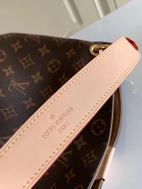 L0vis Vvtt0n Graceful PM Monogram Canvas Beige 35Cm M43701