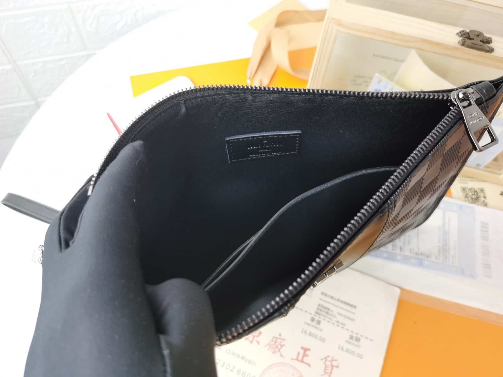 L0vis Vvtt0n Pochette Damier Canvas Black 27Cm