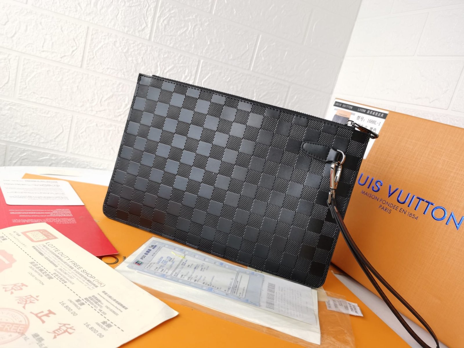 L0vis Vvtt0n Pochette Damier Canvas Black 27Cm