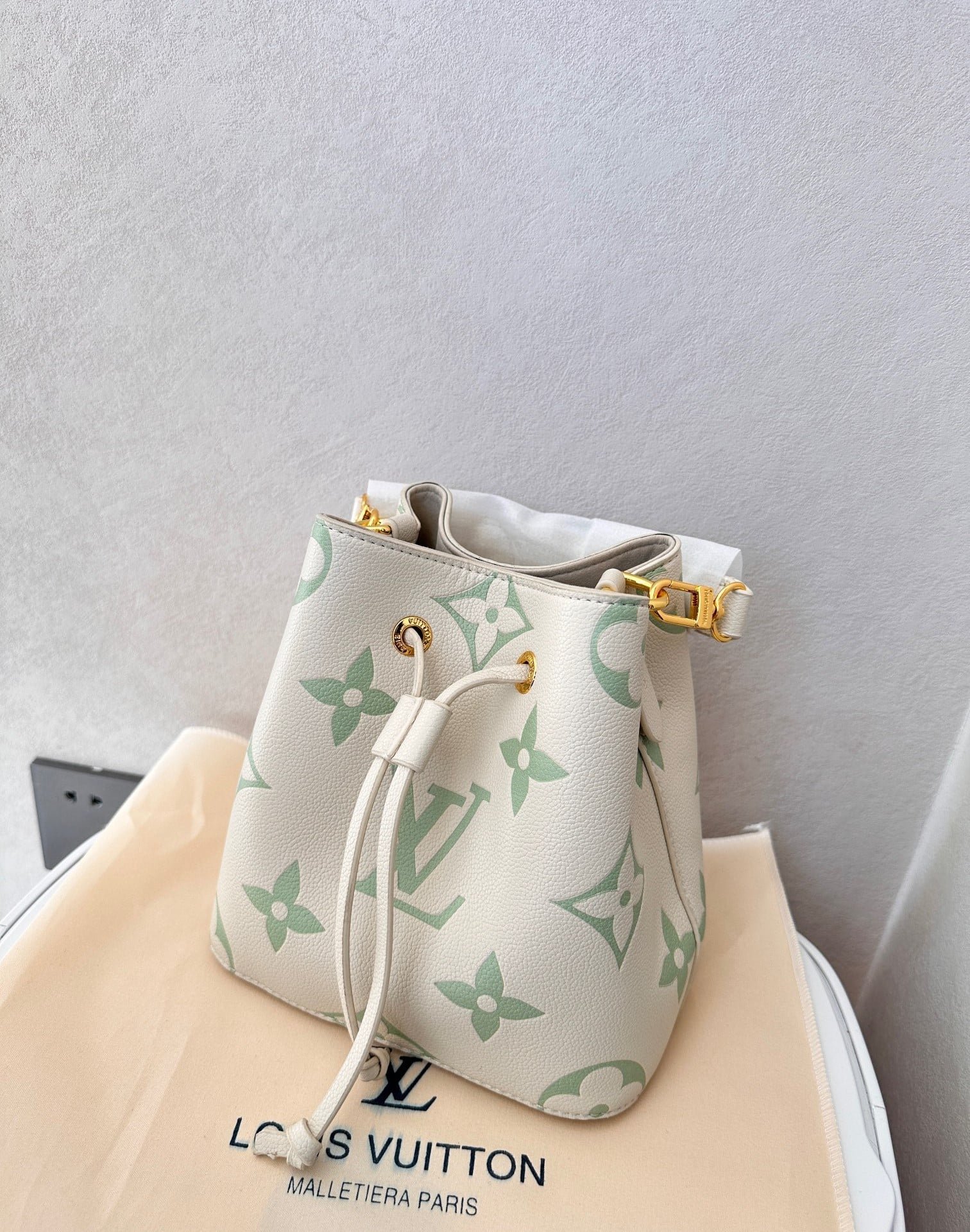 L0vis Vvtt0n Neonoe Bb Milky Way Green 20Cm M24048