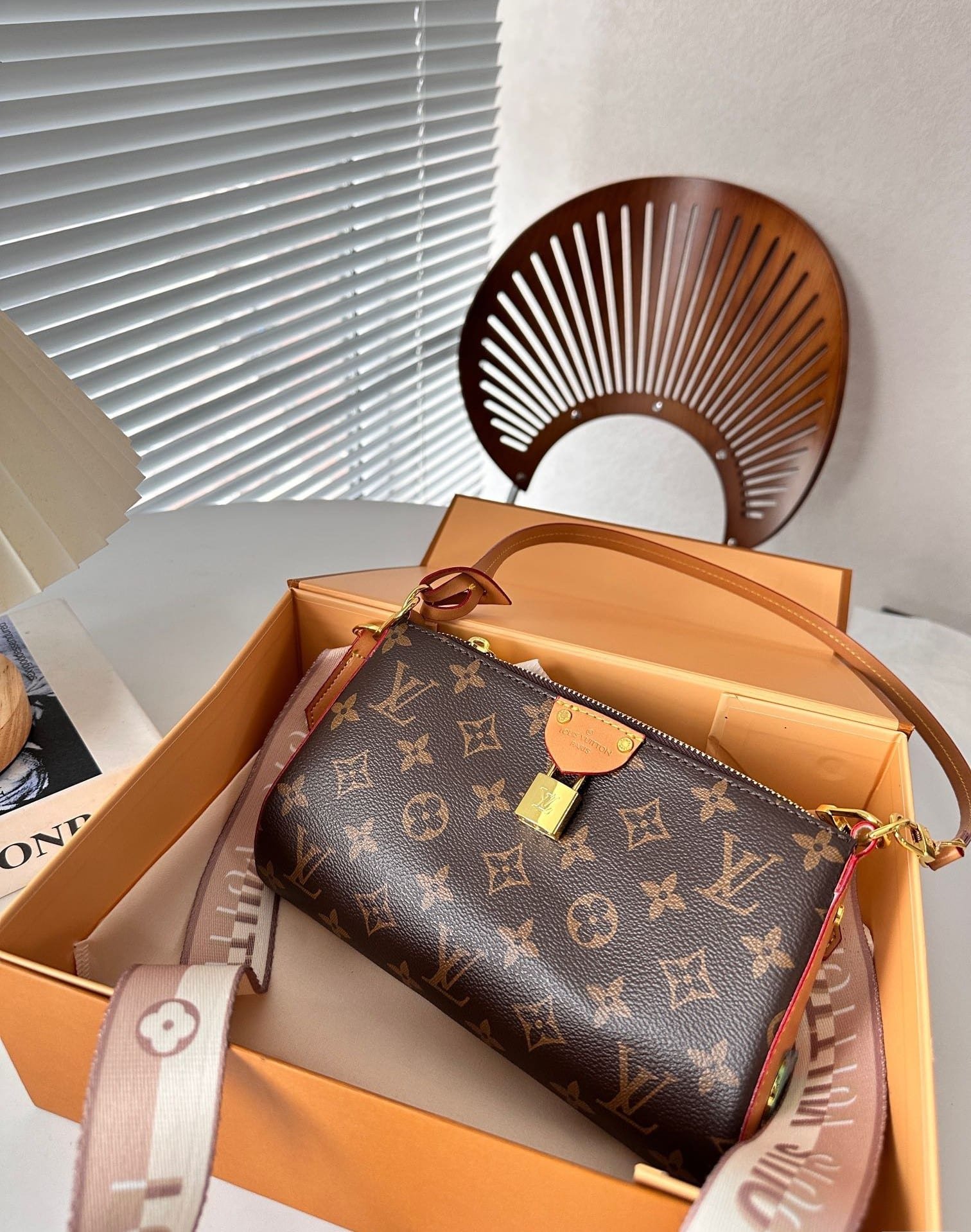L0vis Vvtt0n Pochette Tirette Monogram Canvas 23Cm M47123