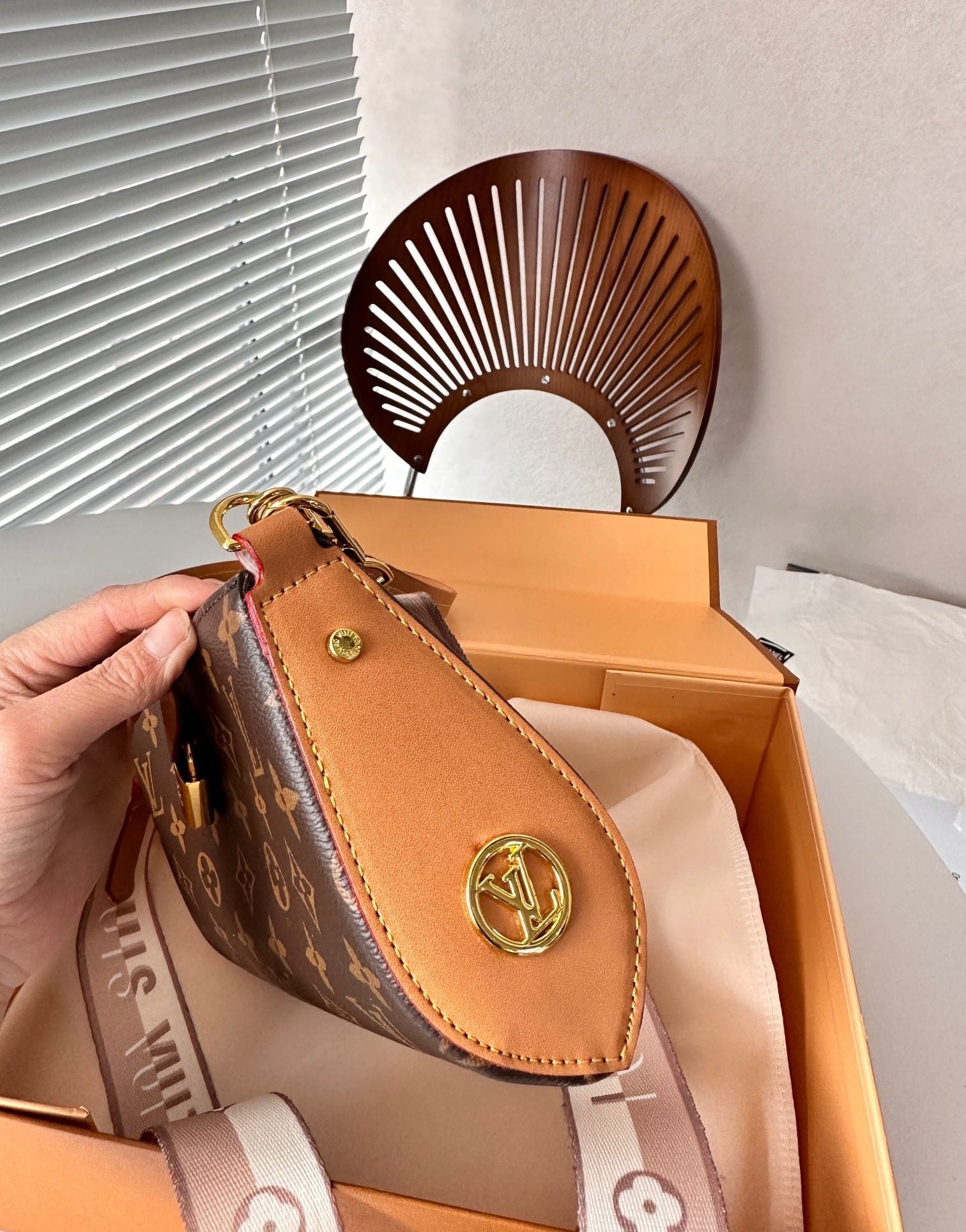 L0vis Vvtt0n Pochette Tirette Monogram Canvas 23Cm M47123