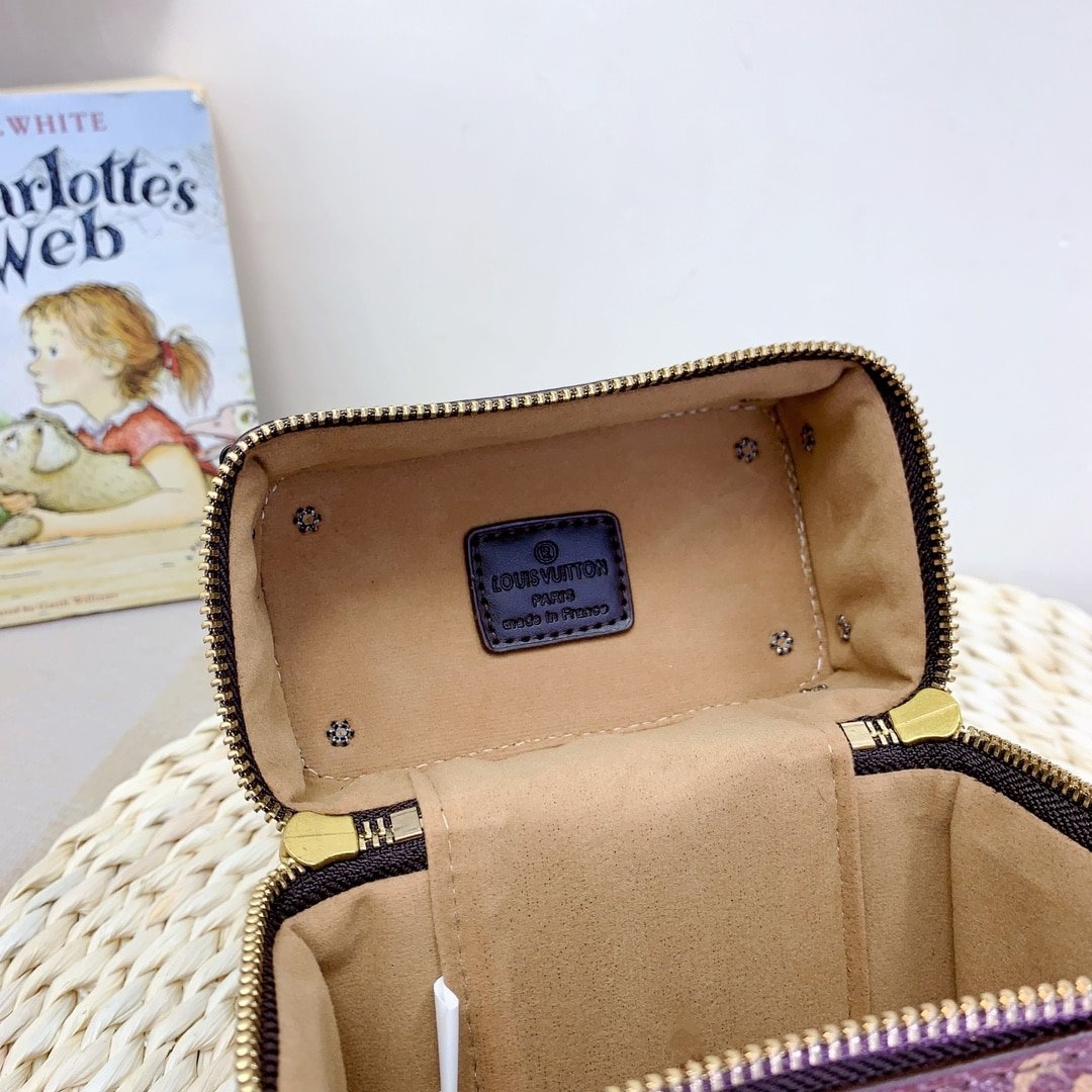 L0vis Vvtt0n Vertical Box Trunk Bag Monogram Brown 13Cm M59664