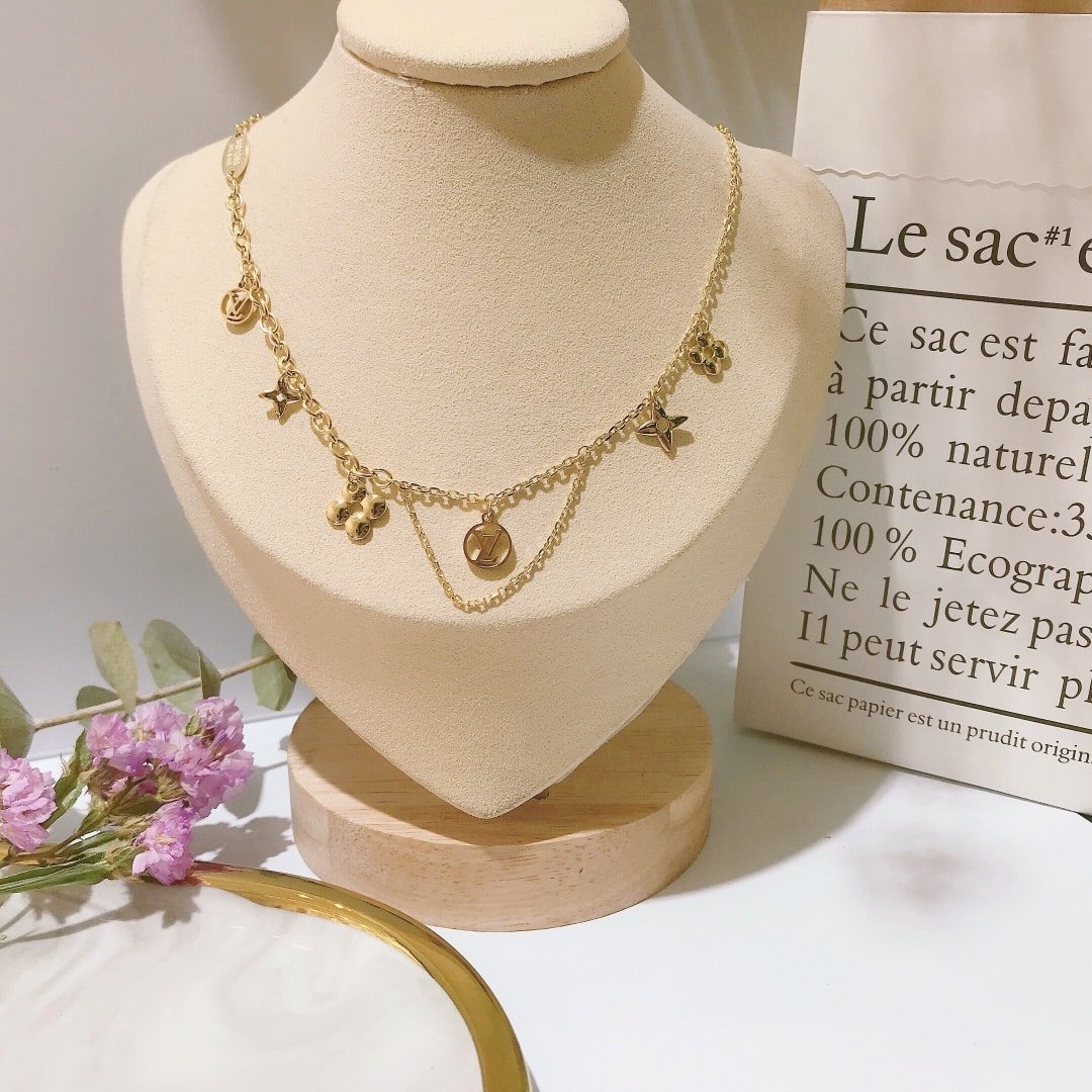 L0vis Vvtt0n Blooming S*pple Necklace Gold M90736