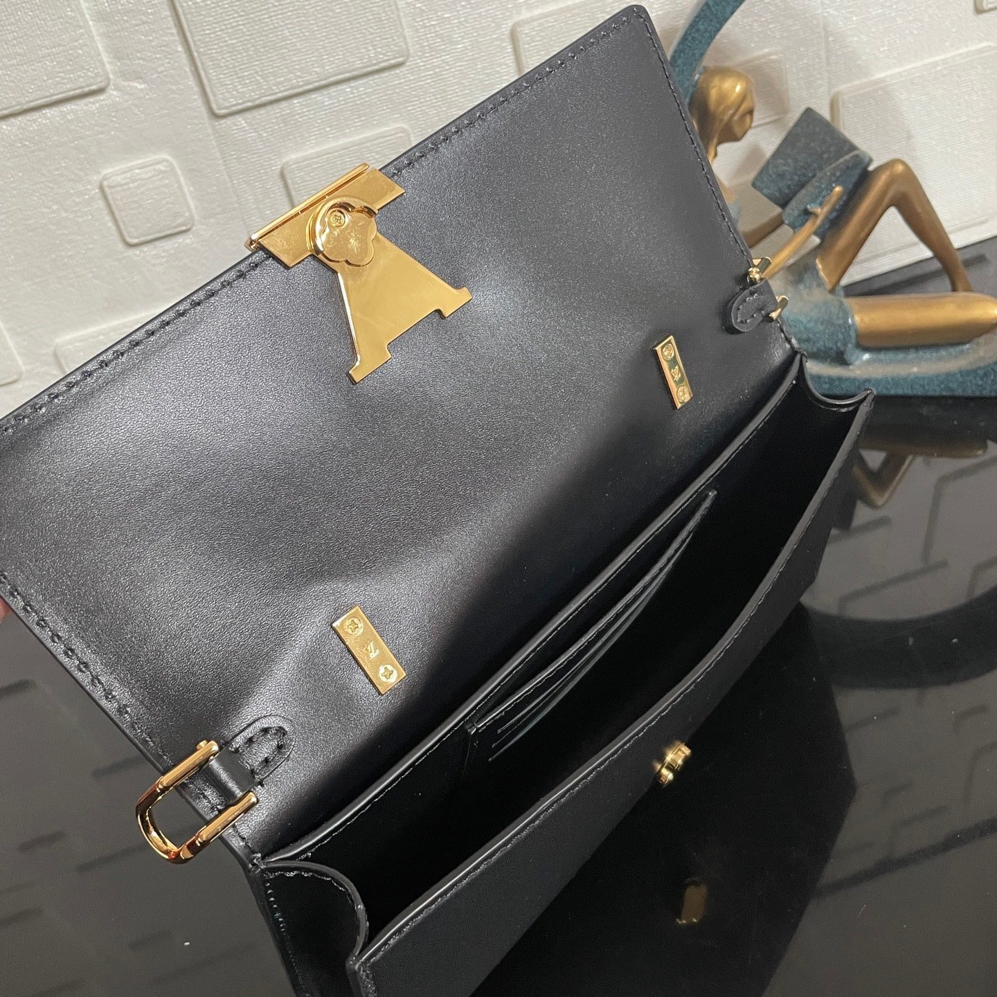 [S*per Vip 1:1] L0vis Vvtt0n Wallet On Chain Capucines Black 23Cm M12143