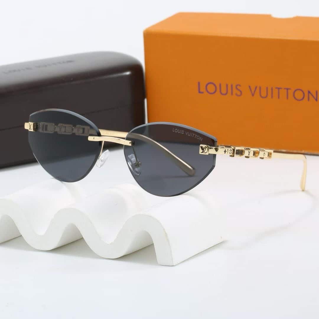 L0vis Vvtt0n Iconique Féline Sunglasses Black