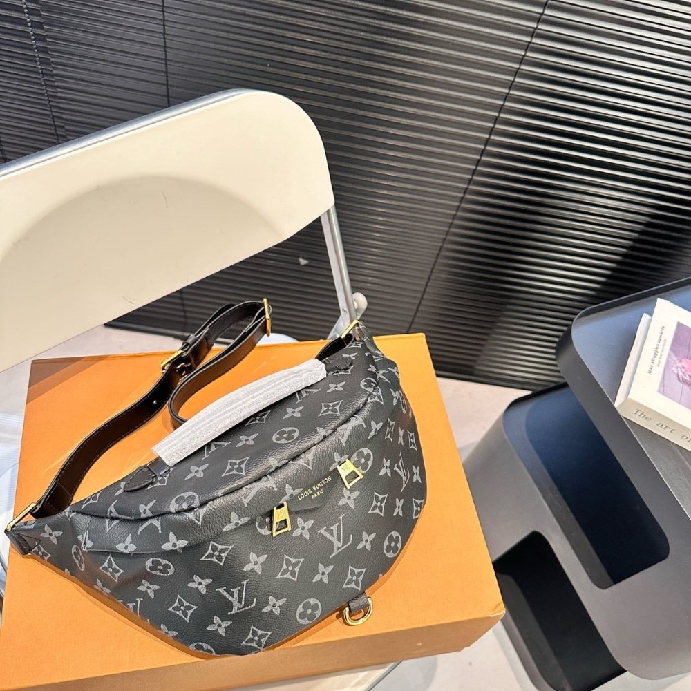 L0vis Vvtt0n Discovery Bumbag PM Monogram Eclipse Black 39Cm M46035