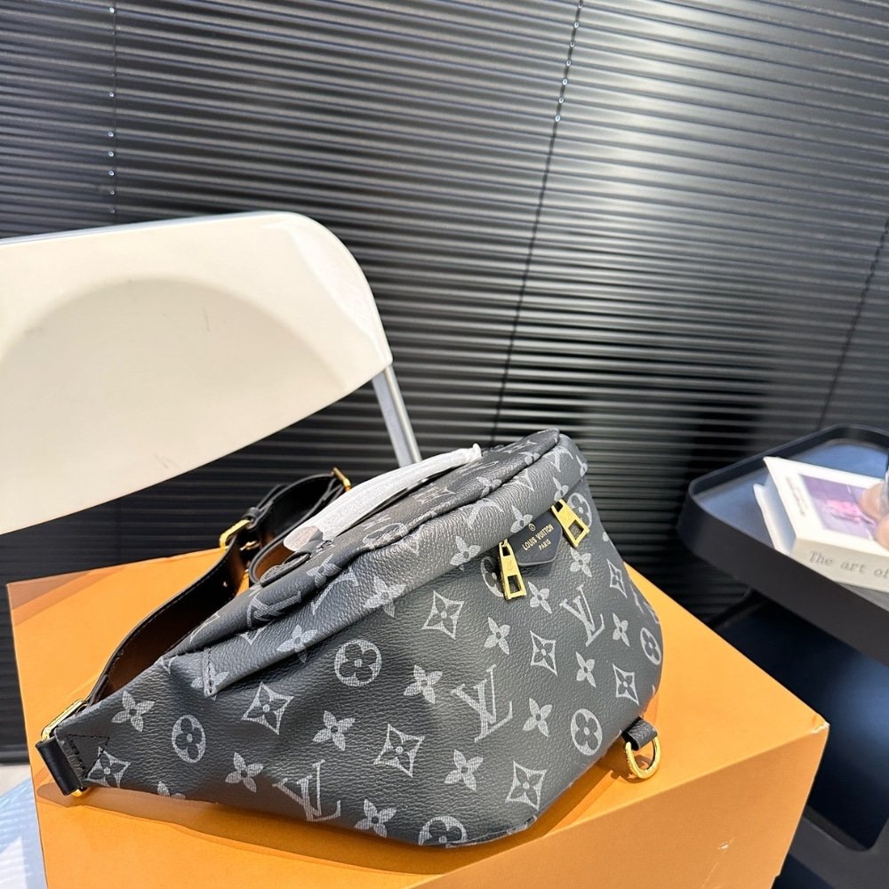 L0vis Vvtt0n Discovery Bumbag PM Monogram Eclipse Black 39Cm M46035