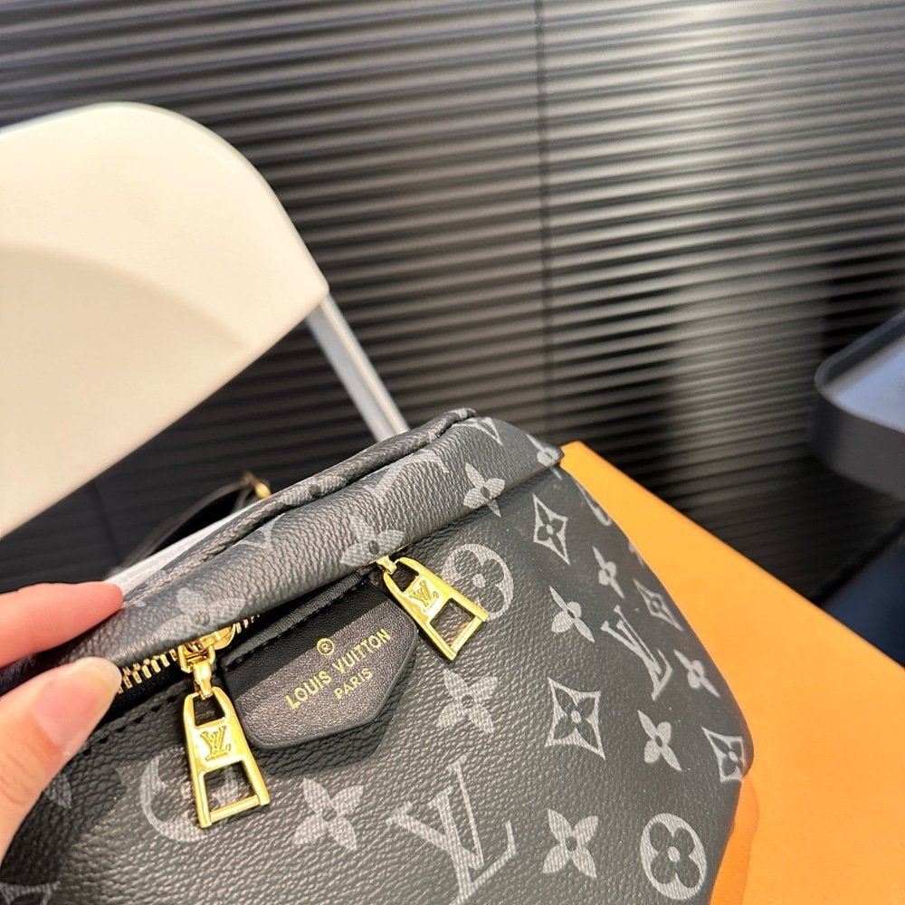 L0vis Vvtt0n Discovery Bumbag PM Monogram Eclipse Black 39Cm M46035