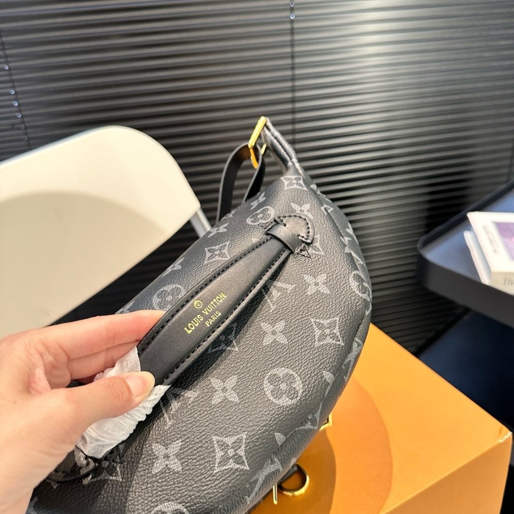 L0vis Vvtt0n Discovery Bumbag PM Monogram Eclipse Black 39Cm M46035
