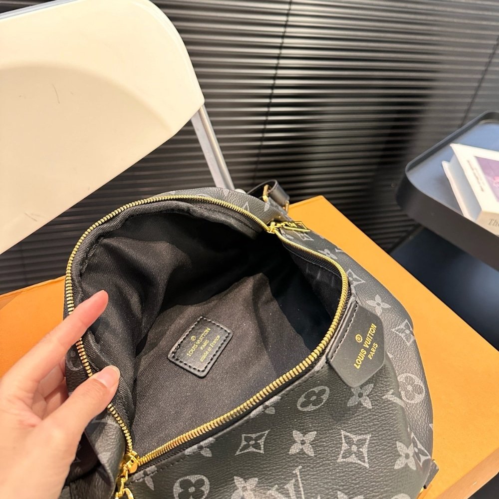 L0vis Vvtt0n Discovery Bumbag PM Monogram Eclipse Black 39Cm M46035
