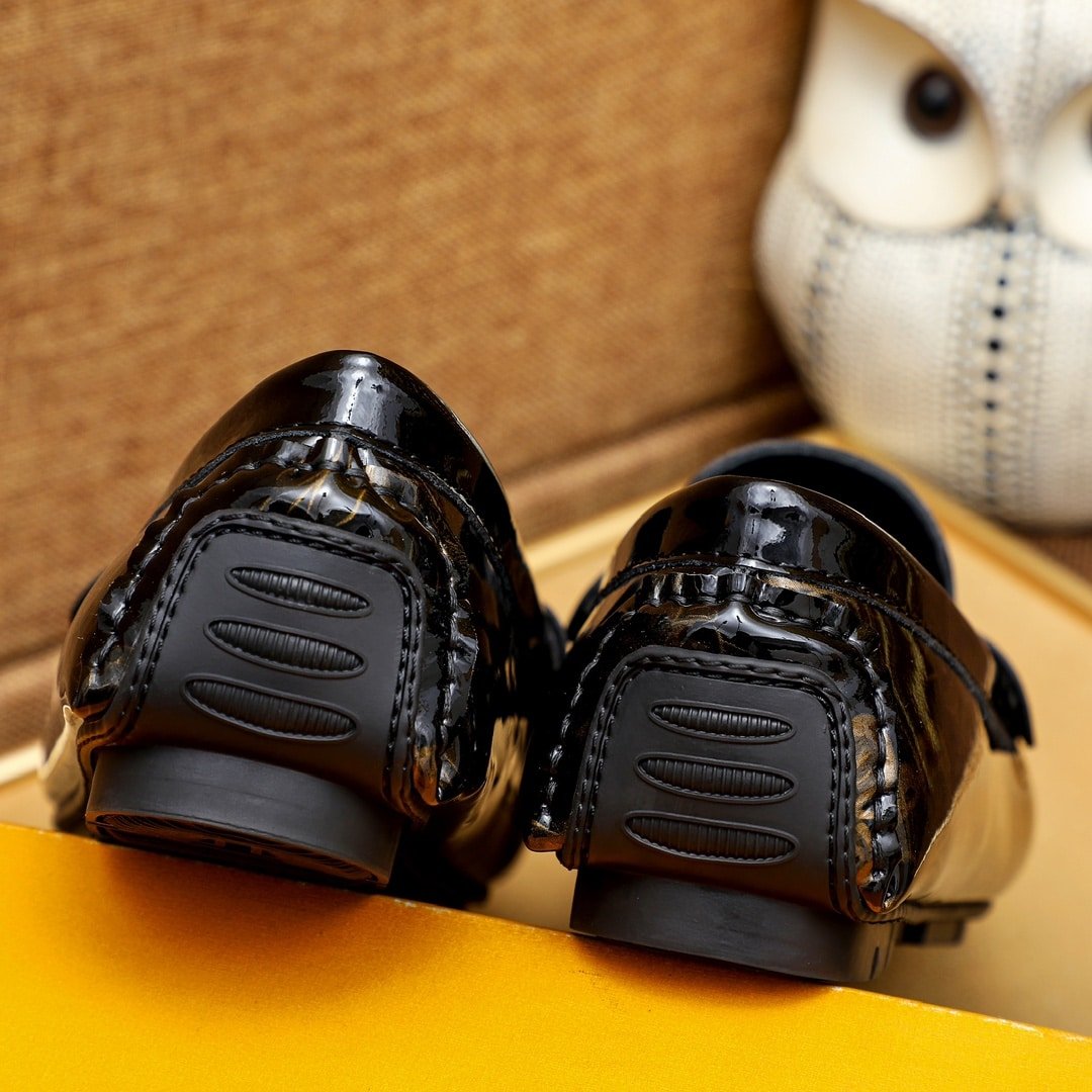 L0vis Vvtt0n Loafer Polish Leather With Butterfly Pattern In Black