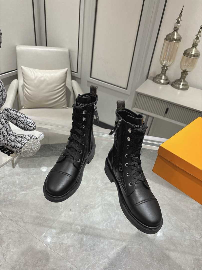 L0vis Vvtt0n Citizen Flat Ranger Boot Monogram Black 1Aday2