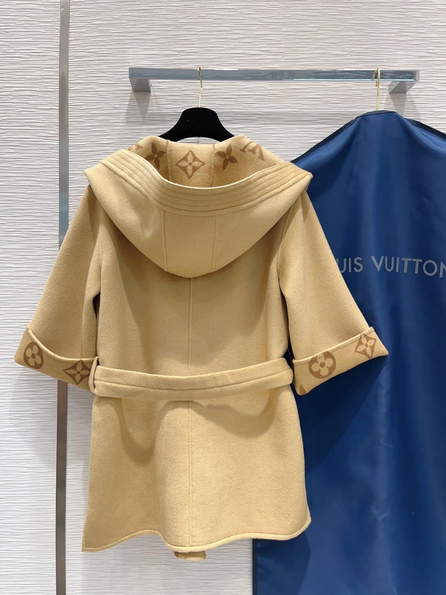 L0vis Vvtt0n Signature Hooded Wrap Robe Coat Beige 1Ab713