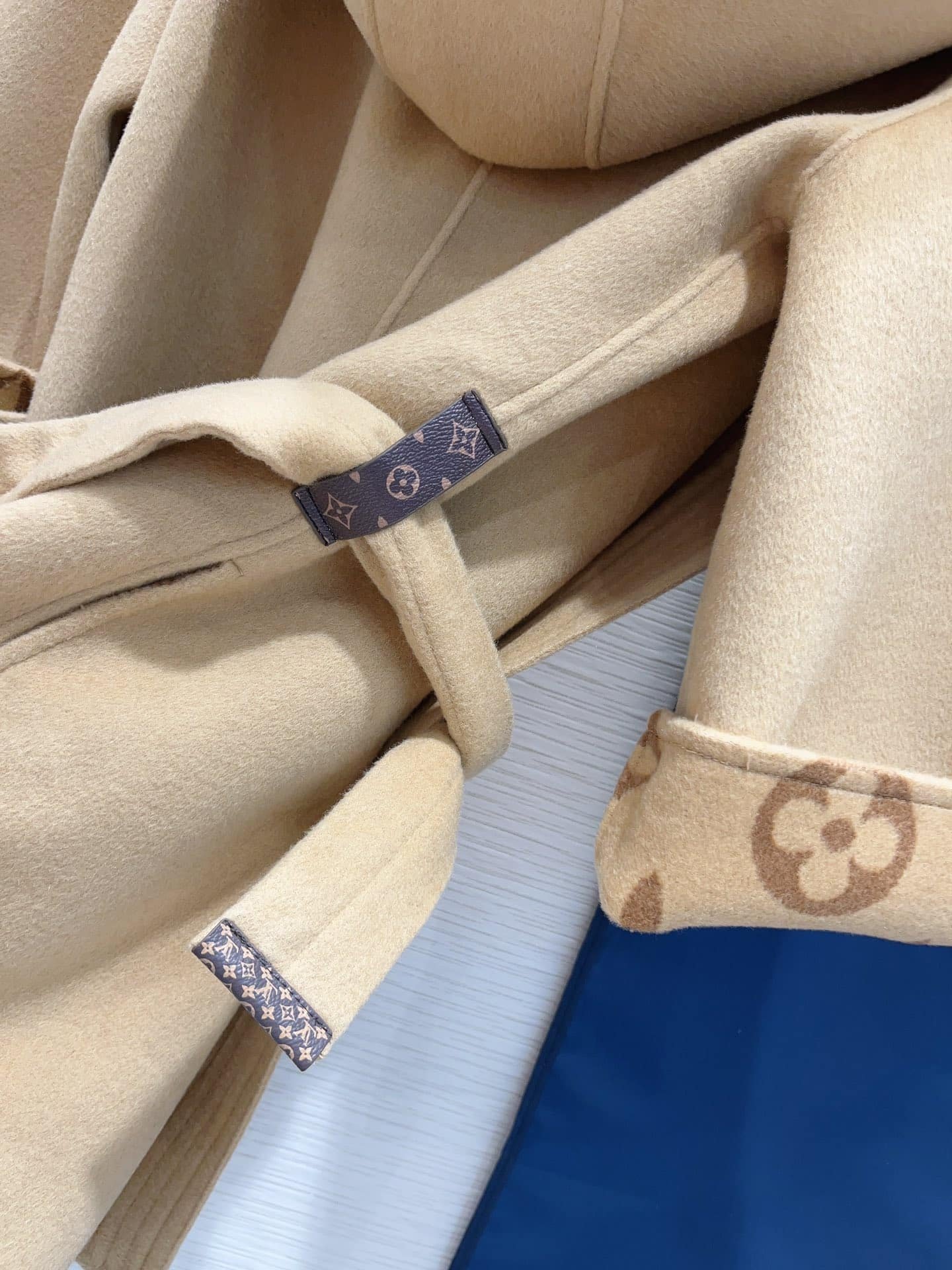 L0vis Vvtt0n Signature Hooded Wrap Robe Coat Beige 1Ab713