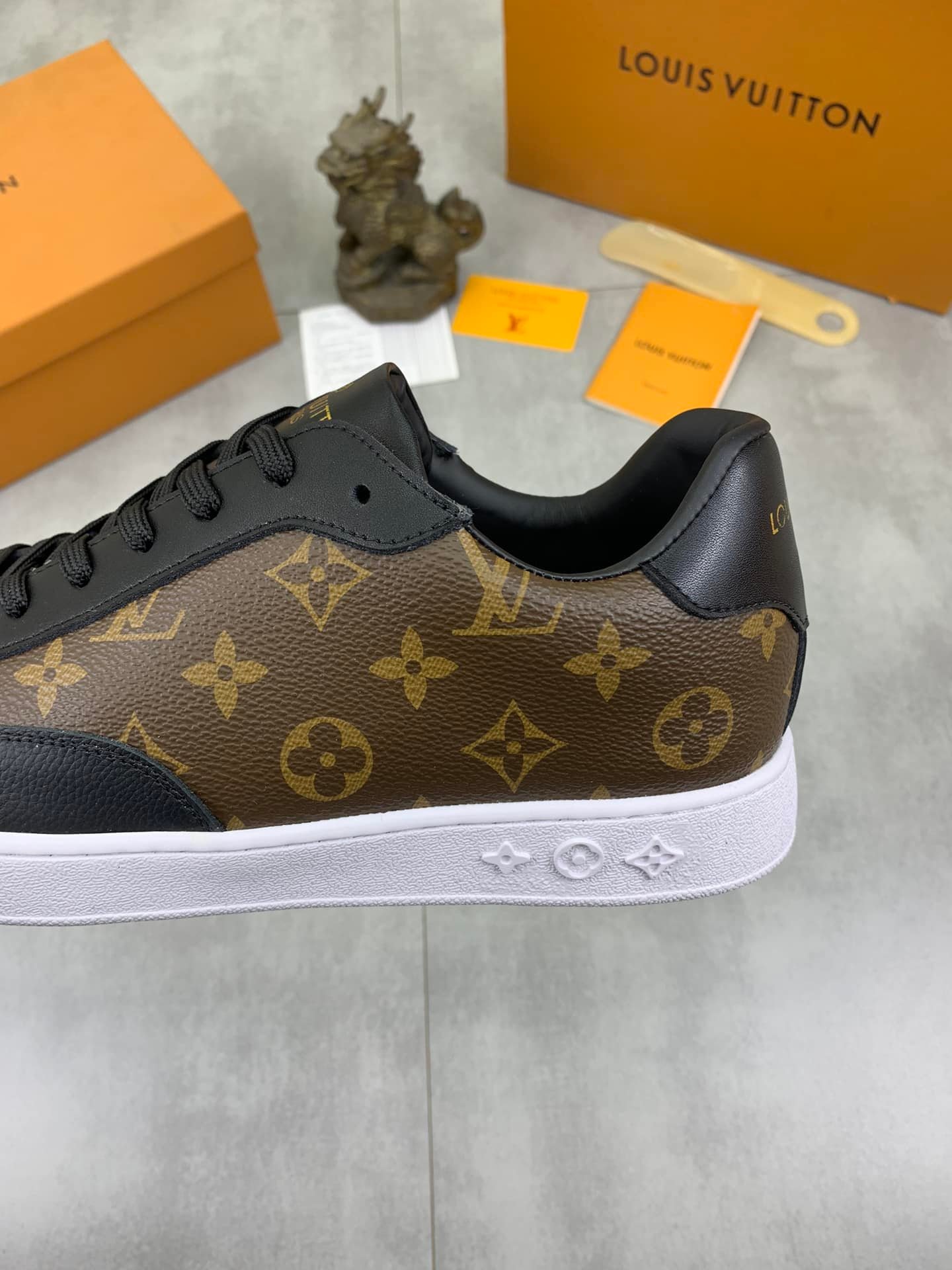 L0vis Vvtt0n Sneaker Calfskin Monogram Pattern In Brown