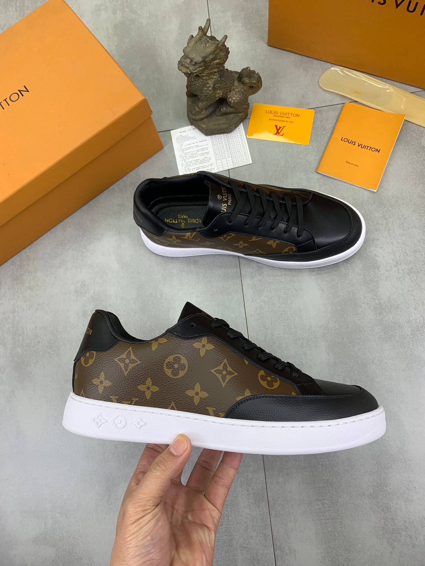 L0vis Vvtt0n Sneaker Calfskin Monogram Pattern In Brown